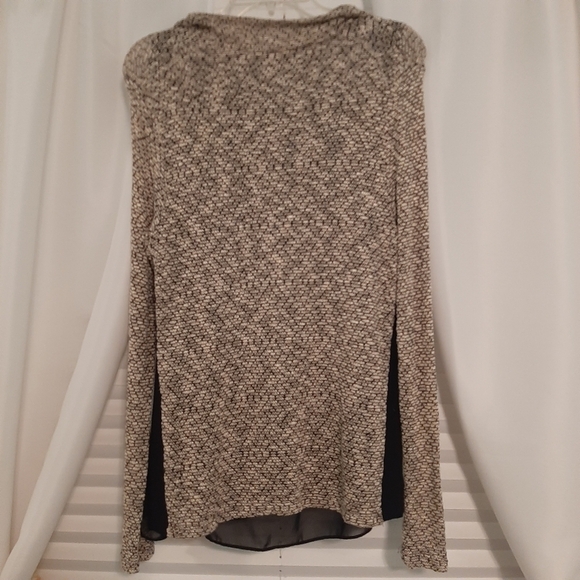 Green Envelope Layered Sweater - Picture 14 of 14